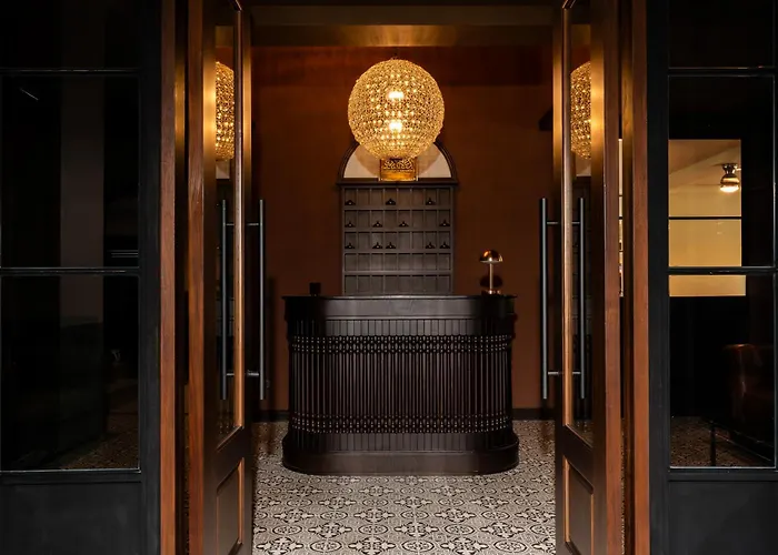 Отель Merchant's Gate Songwat 3*